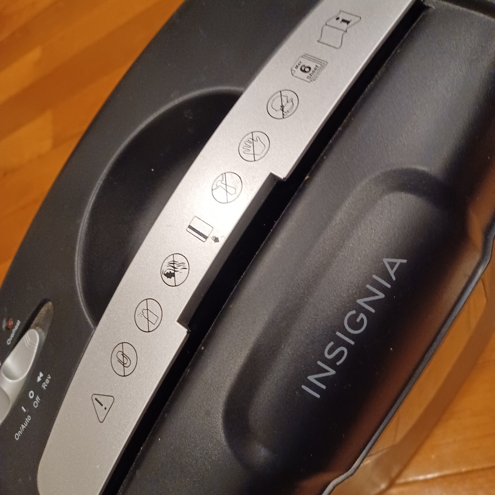 INSIGNIA - Picture 5 of 7